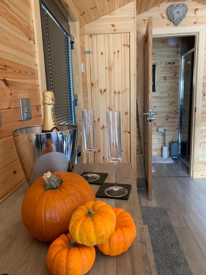 River Huts, Highland River Retreat With Hot Tub Inverness Exterior foto